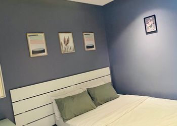 شاليه بمسطح اخضر وجلسة خارجية