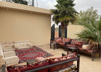 استراحة بالعاب ومسطحات خضراء 