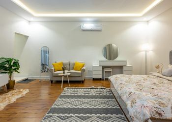 شاليه بمسطح اخضر ومسبح