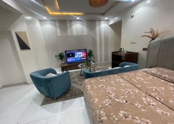 استديو بأثاث مريح وبسيط 