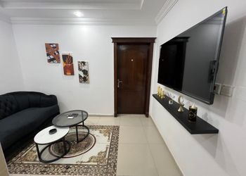 استديو بأثاث مريح وبسيط 