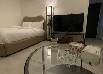 استديو بسرير ماستر وجلسة جانبية