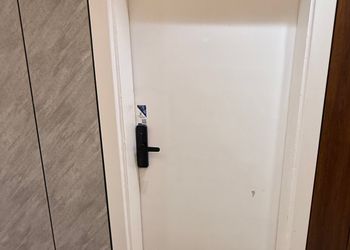 استديو بتصميم أنيق ودخول ذاتي