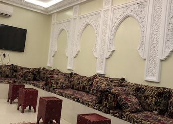 شالية بمجالس وفناء خارجي 