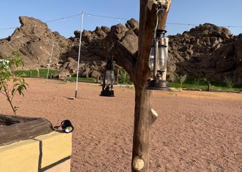 مخيم بإطلالة على الجبل