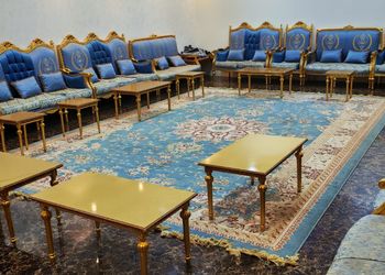 شاليه بمسطح اخضر وجلسة خارجية