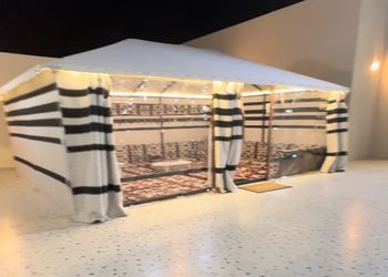 شاليه بمسطح اخضر وجلسة 