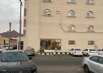 استديو بسرير ماستر وأثاث مريح 