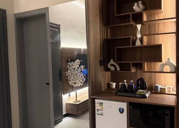 استديو بأثاث مريح وبسيط 
