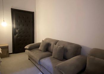 استديو هادئ بدخول ذاتي 