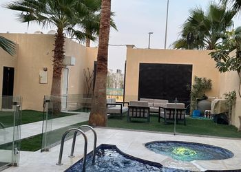 شاليه بمسبح وغرفتين نوم 