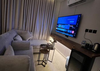 استديو بسرير ماستر وجلسة جانبية