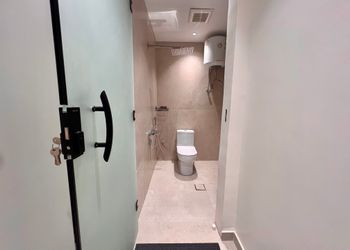 استديو بسرير ماستر وجلسة جانبية