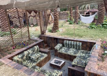 استراحة بجلسة خارجية ومسطح اخضر