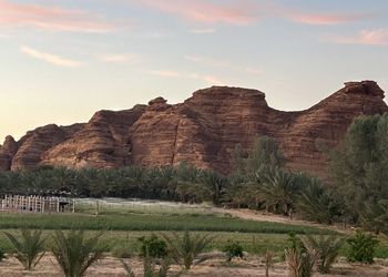 استراحة بمجلس وفناء خارجي 