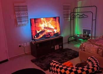 استديو بأثاث مريح وبسيط 