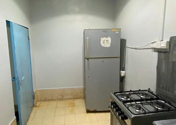مزرعة بمسطحات خضراء وجلسة خارجية