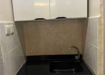 استديو بأثاث مريح وبسيط 