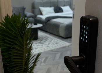 استديو بسرير ماستر وجلسة جانبية 