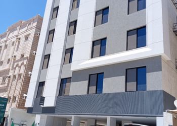 استديو بجلسة جانبية ودخول ذاتي 