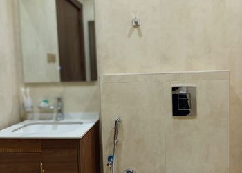 شقة بصالة جلوس وغرفتين نوم 