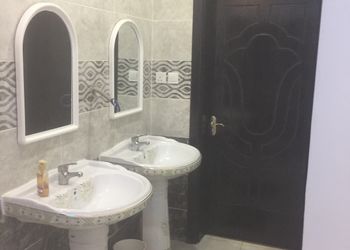استراحة بصالة جلوس ومسبح خارجي