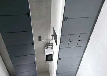 استديو بأثاث مريح وبسيط