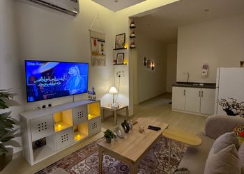شقة فاخرهـ ببلكونة علوية وشرفة