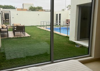 شاليه بركن شواء ومسطح اخضر
