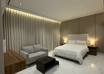 استديو بأثاث مريح وبسيط 
