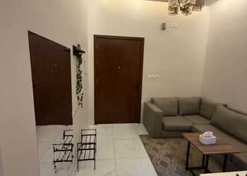 استديو بسرير ماستر وجلسة مريحة 