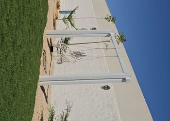 شاليه بجلسة خارجية ومسبح 