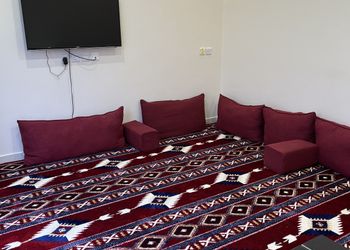 شاليه بمسبح خارجي وجلسة خارجية