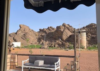 مخيم بإطلالة على الجبل