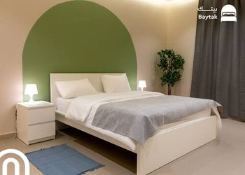 استديو بأثاث مريح وبسيط 