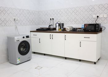 استديو بأثاث مريح وبسيط 