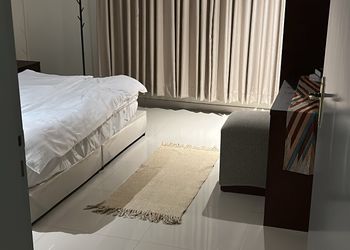 شقة بغرفة معيشة وغرفتين نوم 