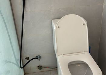 شاليه بصالة جلوس وجلسة خارجية 