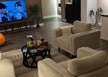 استديو بسرير مريح ومساحة واسعة 