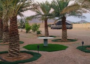استراحة ومخيم بإطلالة جميلة
