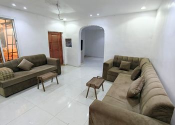 استراحة بصالة جلوس وغرفة نوم 