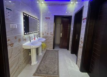 شاليه تصميم واسع ومسبح خارجي 