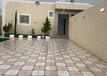 استراحة بجلسة خارجية وغرفتين نوم