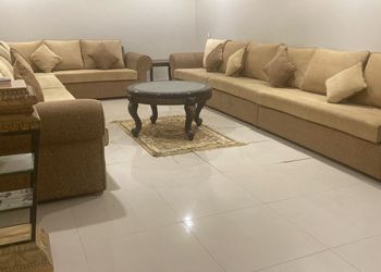 استراحة بجلسة مطلة على المسبح 
