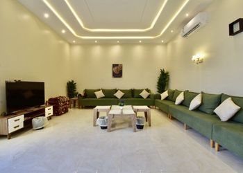 شاليه بجلسة خارجيه وركن شواء
