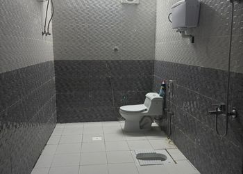 استراحة بمسطح اخضر ومجلسين