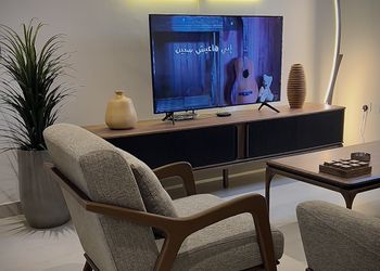 شقة انيقة بغرفتين نوم وصالة
