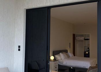 استديو بسرير ماستر وجلسة جانبية 