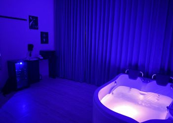 استديو فاخر مع غرفة جاكوزي خاصه