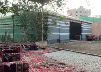 استراحة بمسطح اخضر و جلسة خارجية
